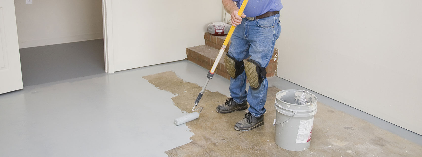 Seamless wall painting